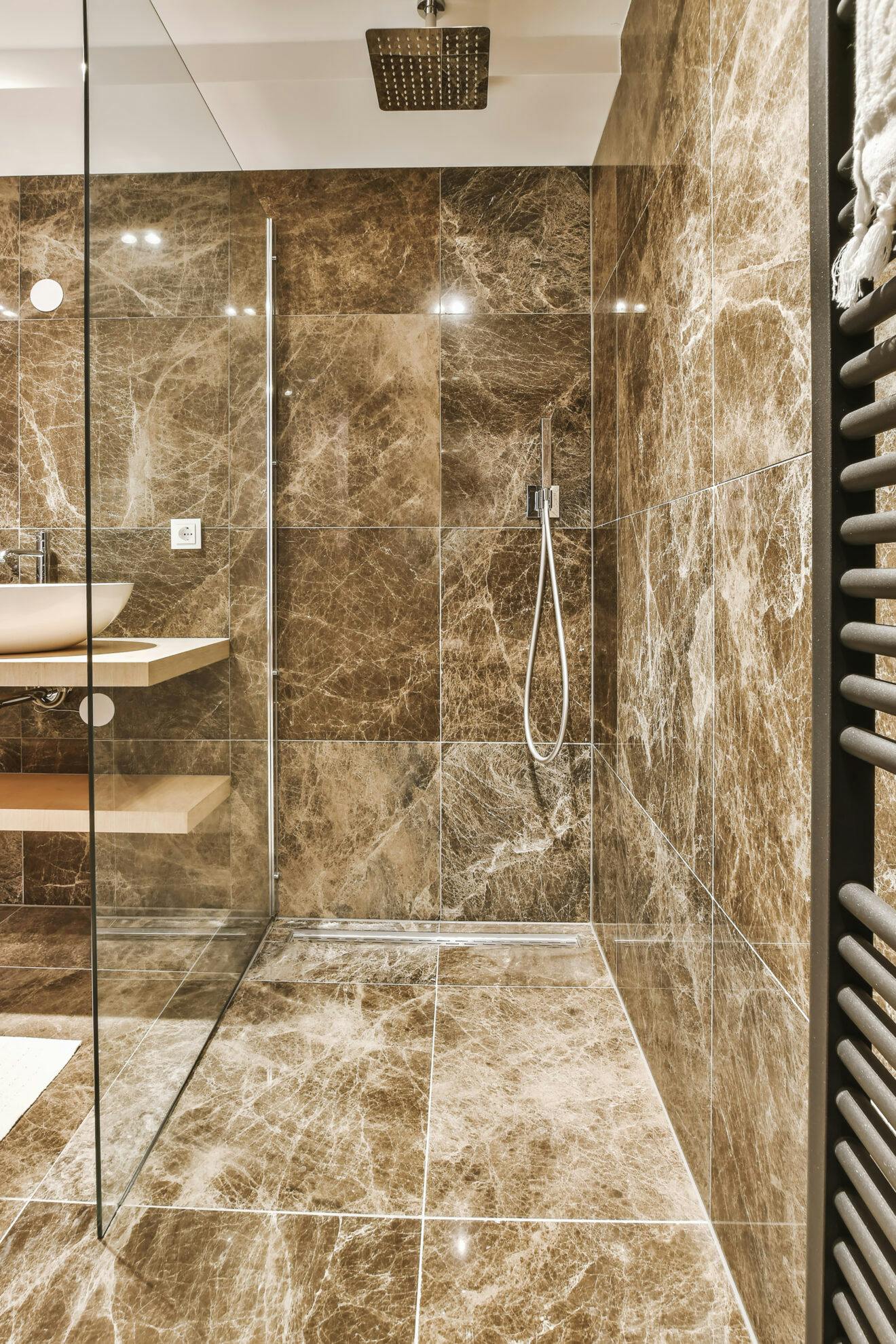 modern shower stall 2025 02 10 09 21 05 utc scaled.jpg?auto=compress%2Cformat&ixlib=php 3.3
