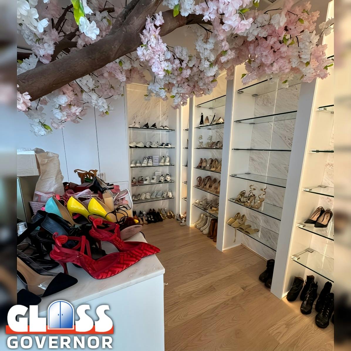 custom glass atlanta glass shelves 1.jpg?auto=compress%2Cformat&ixlib=php 3.3